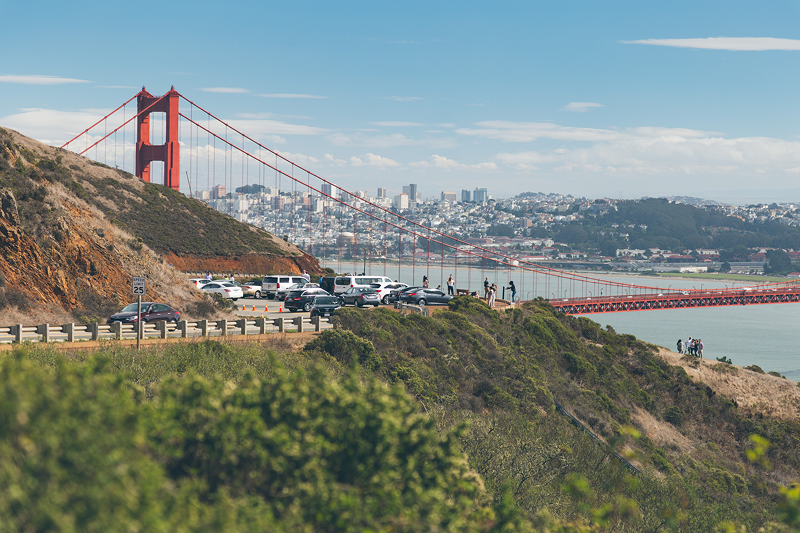 Travelers overlooking the Golden Gate Bridge